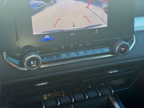 Used 2024 Chevrolet Colorado LT w/ LT Convenience Package image 15