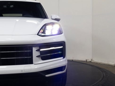 Used 2025 Porsche Cayenne image 20
