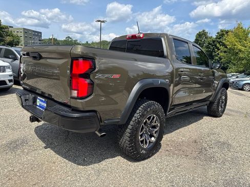 Used 2025 Chevrolet Colorado ZR2 w/ Technology Package AWD/4WD image 6