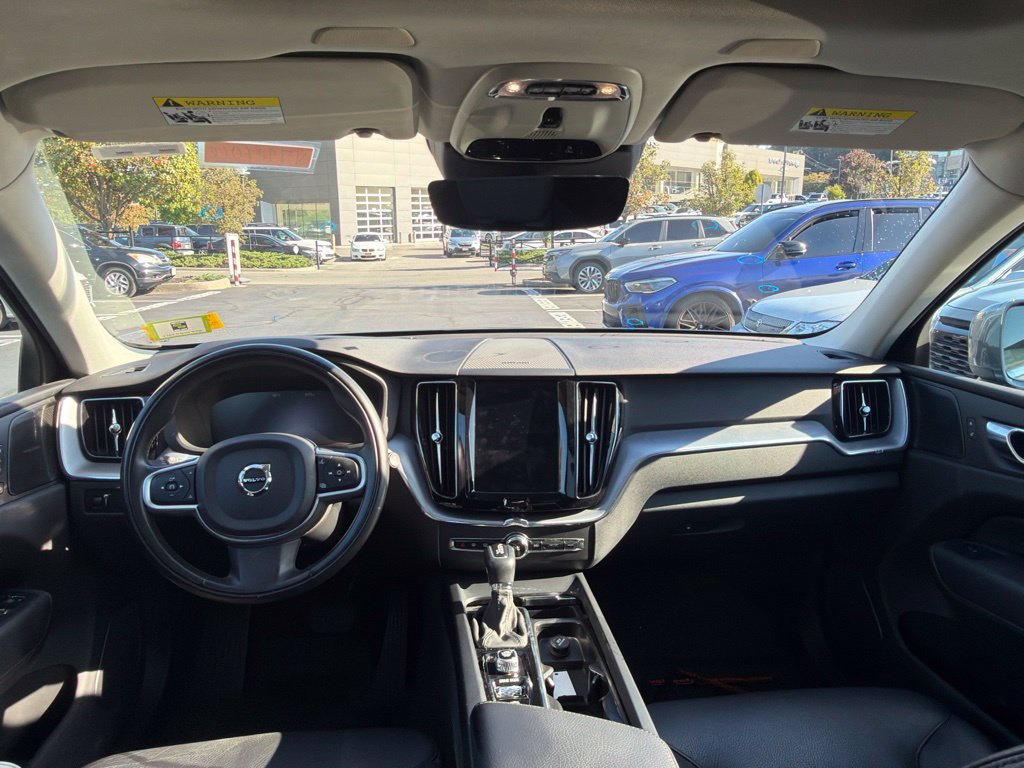 Used 2020 Volvo XC60 T5 Momentum w/ Protection Package AWD/4WD image 10