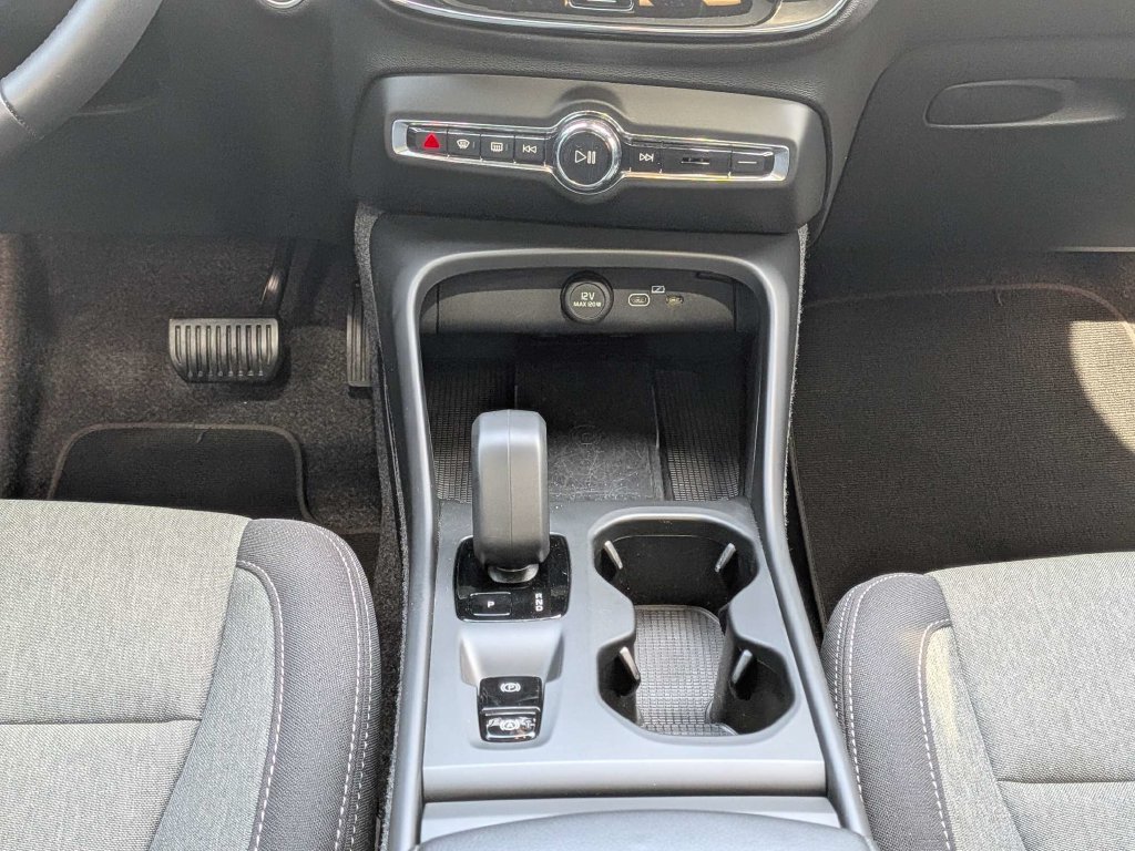Used 2025 Volvo XC40 B5 Core AWD/4WD image 24