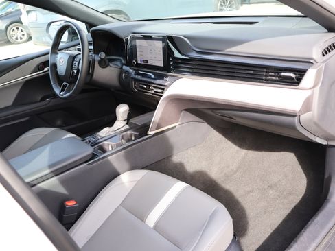 Used 2025 Toyota Camry SE image 10