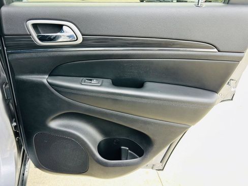 Used 2021 Jeep Grand Cherokee Limited w/ Sun & Sound Group image 28