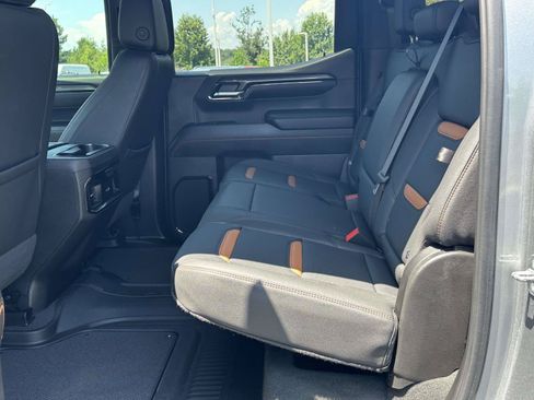 Used 2024 GMC Sierra 1500 AT4 w/ Technology Package AWD/4WD image 9