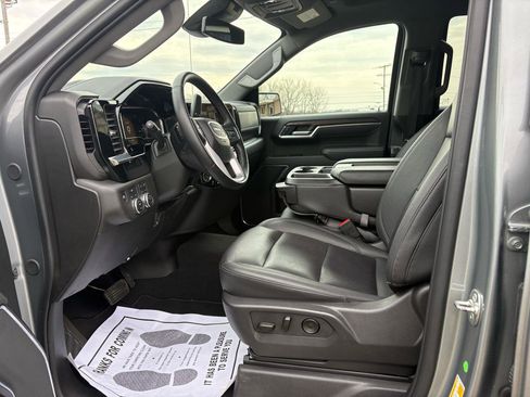 Used 2025 GMC Sierra 1500 SLT image 9