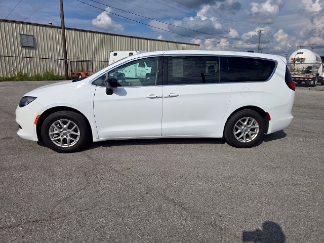 Used 2024 Chrysler Voyager LX FWD image 7