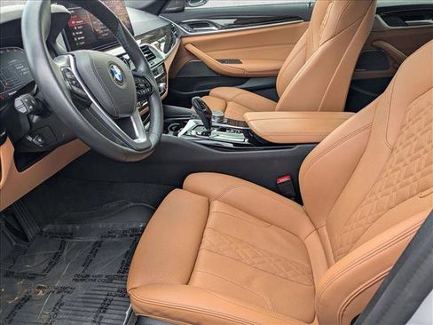 Used 2023 BMW 540i w/ Premium Package image 15