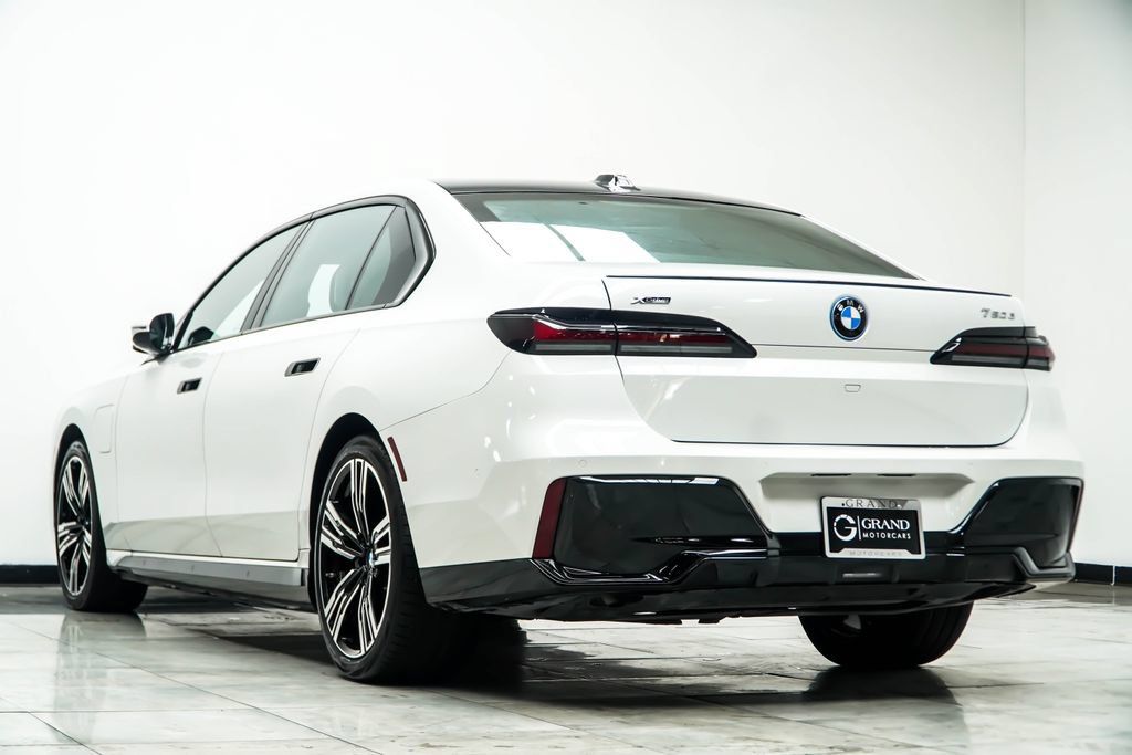 Used 2025 BMW 750e xDrive w/ Executive Package AWD/4WD image 19