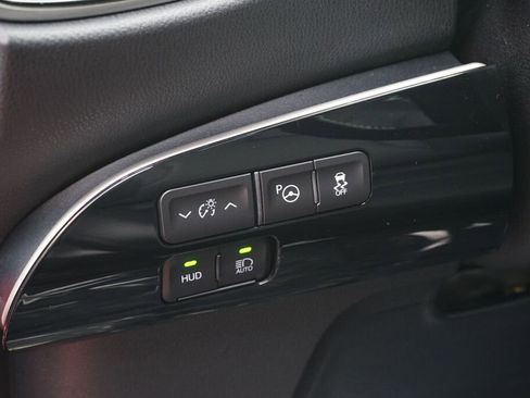 Used 2019 Toyota Prius XLE image 18