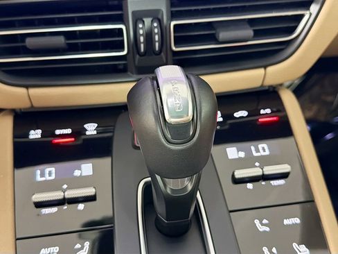 Used 2023 Porsche Macan Turbo AWD/4WD image 17
