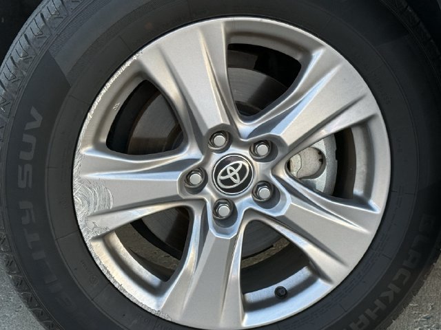 Used 2025 Toyota RAV4 XLE AWD/4WD image 11