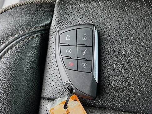 Used 2023 Chevrolet Suburban High Country w/ Advanced Technology Package image 33