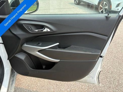 Used 2024 Chevrolet Trax RS w/ Sunroof Package FWD image 27