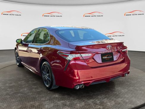 Used 2018 Toyota Camry XSE FWD image 8