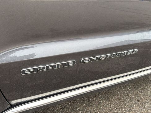 Used 2017 Jeep Grand Cherokee Summit image 9