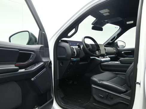 New 2026 Ford Expedition Platinum image 8