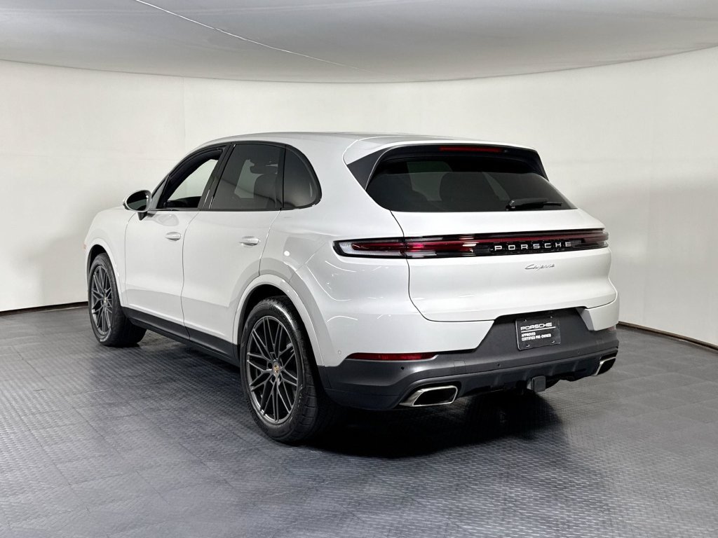 Certified 2025 Porsche Cayenne AWD/4WD image 3