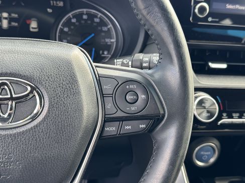 Used 2021 Toyota Venza XLE image 22