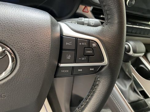 Used 2024 Toyota Sienna XLE image 31