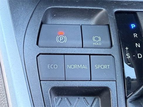 Used 2021 Toyota RAV4 LE image 18