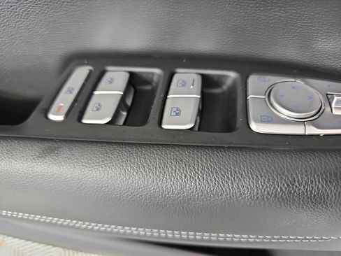 Used 2023 Genesis G70 2.0T AWD/4WD image 27
