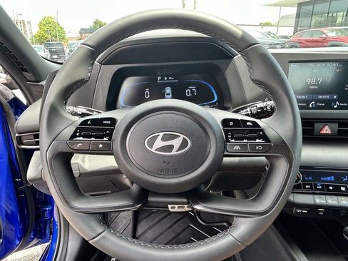 Certified 2025 Hyundai Elantra Sport FWD image 21