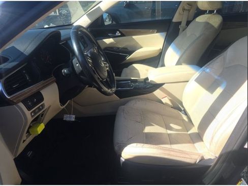 Used 2018 Kia Cadenza Premium w/ Luxury Package image 10