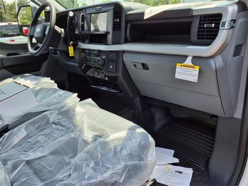 New 2025 Ford F550 4x4 Regular Cab Super Duty w/ XL Chrome Package image 9