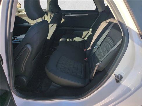 Used 2016 Ford Fusion SE image 18