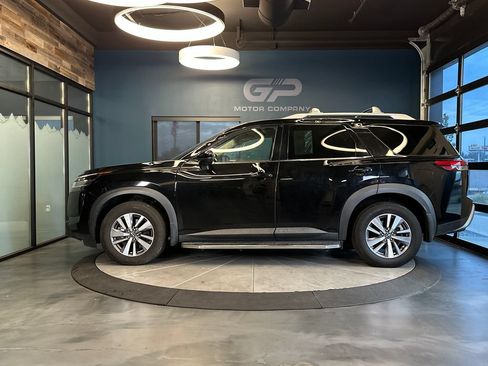 Used 2022 Nissan Pathfinder SL AWD/4WD image 6