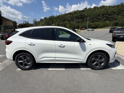 Used 2023 Ford Escape ST-Line w/ Tech Pack #1 AWD/4WD image 4