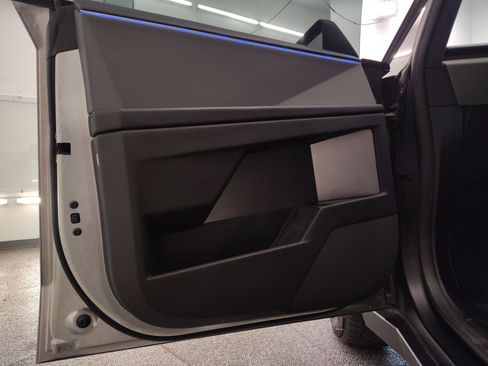 Used 2024 Tesla Cybertruck AWD Crew Cab image 16