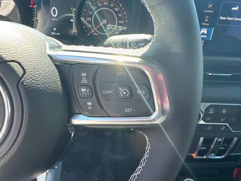 Certified 2025 Jeep Wrangler Unlimited Sahara image 23