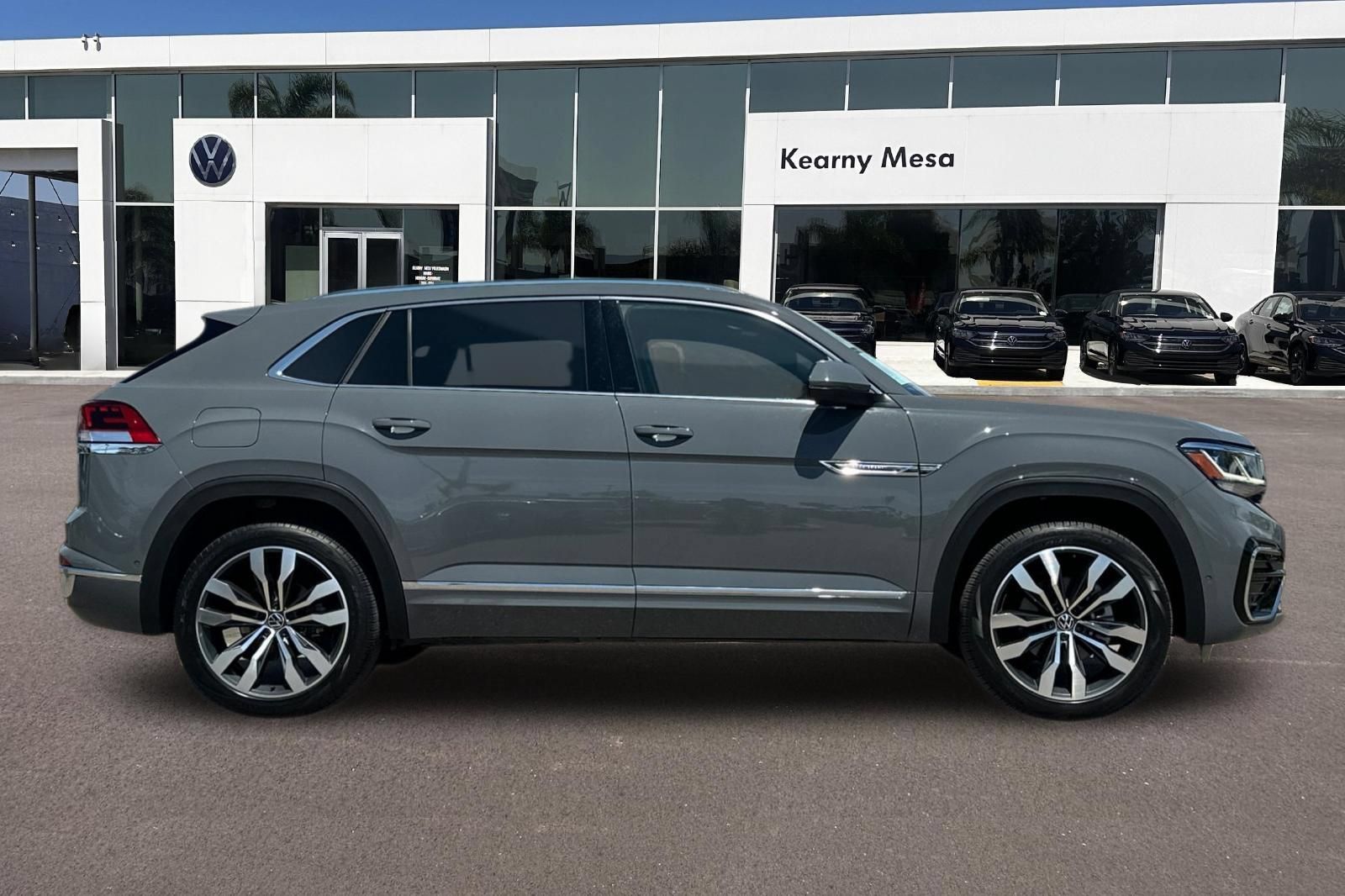 Used 2023 Volkswagen Atlas Cross Sport SEL Premium R-Line AWD/4WD image 3
