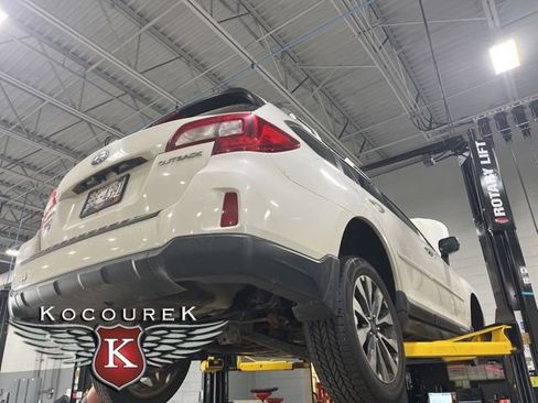 Used 2015 Subaru Outback 2.5i Limited image 3