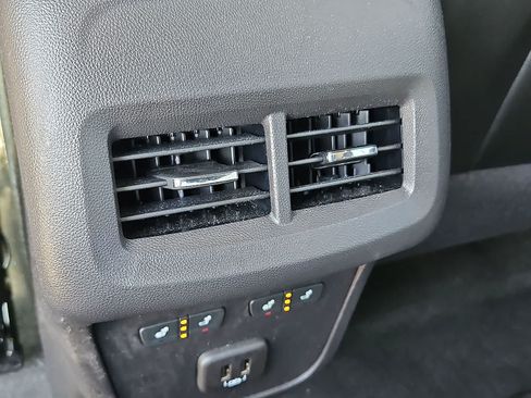 Used 2024 Chevrolet Equinox Premier FWD image 27
