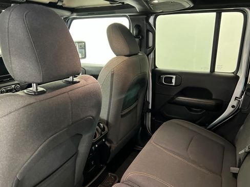 Used 2024 Jeep Wrangler Unlimited Sahara AWD/4WD image 19