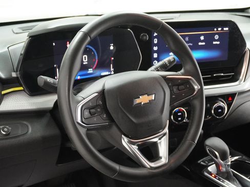 Used 2024 Chevrolet Trax LT w/ Driver Confidence Package FWD image 17