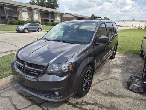 Used 2017 Dodge Grand Caravan GT FWD image 1
