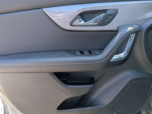 Used 2025 Chevrolet Blazer LT image 11