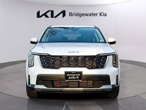 Certified 2024 Kia Sorento LX FWD image 3