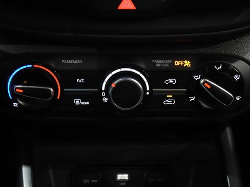 Used 2025 Kia Soul LX w/ LX Technology Package FWD image 20