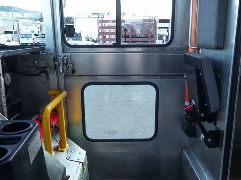 Used 2019 Ford E-450 and Econoline 450 Super Duty image 26