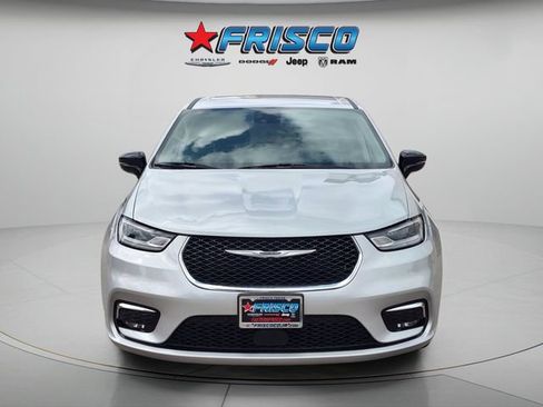 Certified 2024 Chrysler Pacifica Touring-L FWD image 2