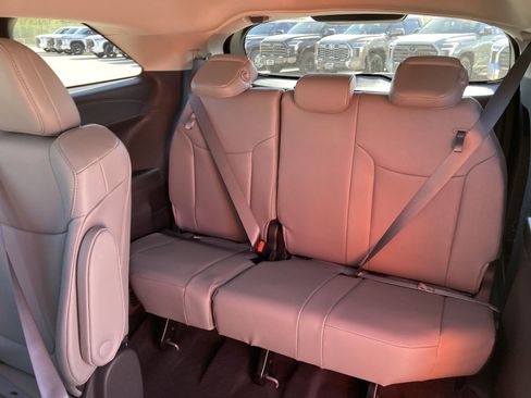 Certified 2025 Toyota Sienna XLE image 27