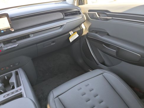 New 2026 Kia EV9 Wind image 20