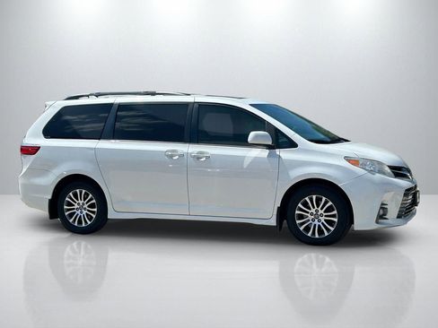 Used 2019 Toyota Sienna XLE Premium image 4