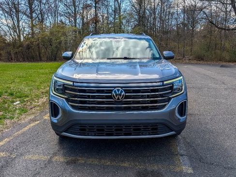 Used 2024 Volkswagen Atlas SE FWD image 2