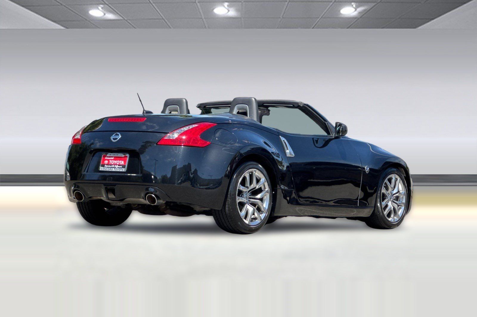 Used 2014 Nissan 370Z Roadster RWD image 9