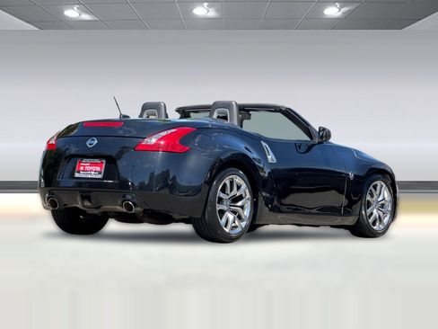 Used 2014 Nissan 370Z Roadster RWD image 9